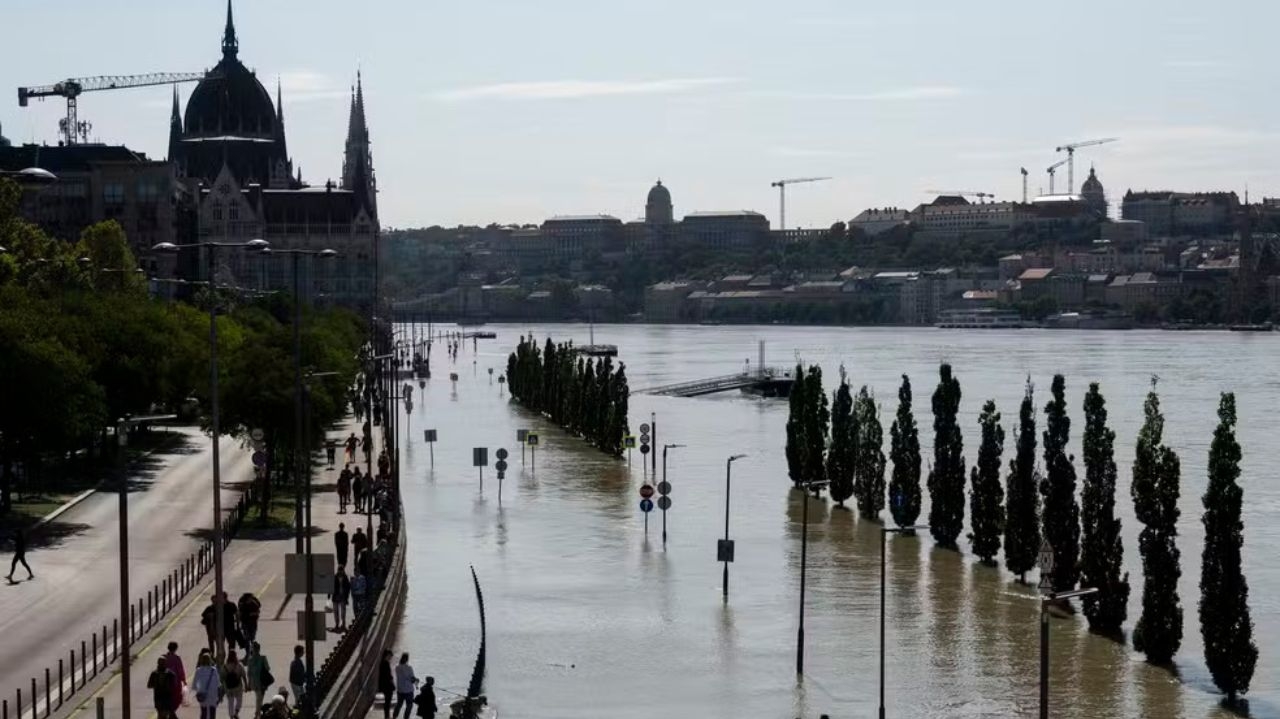 Rio Danúbio atinge níveis críticos com tempestade; Boris e Budapeste entra em alerta