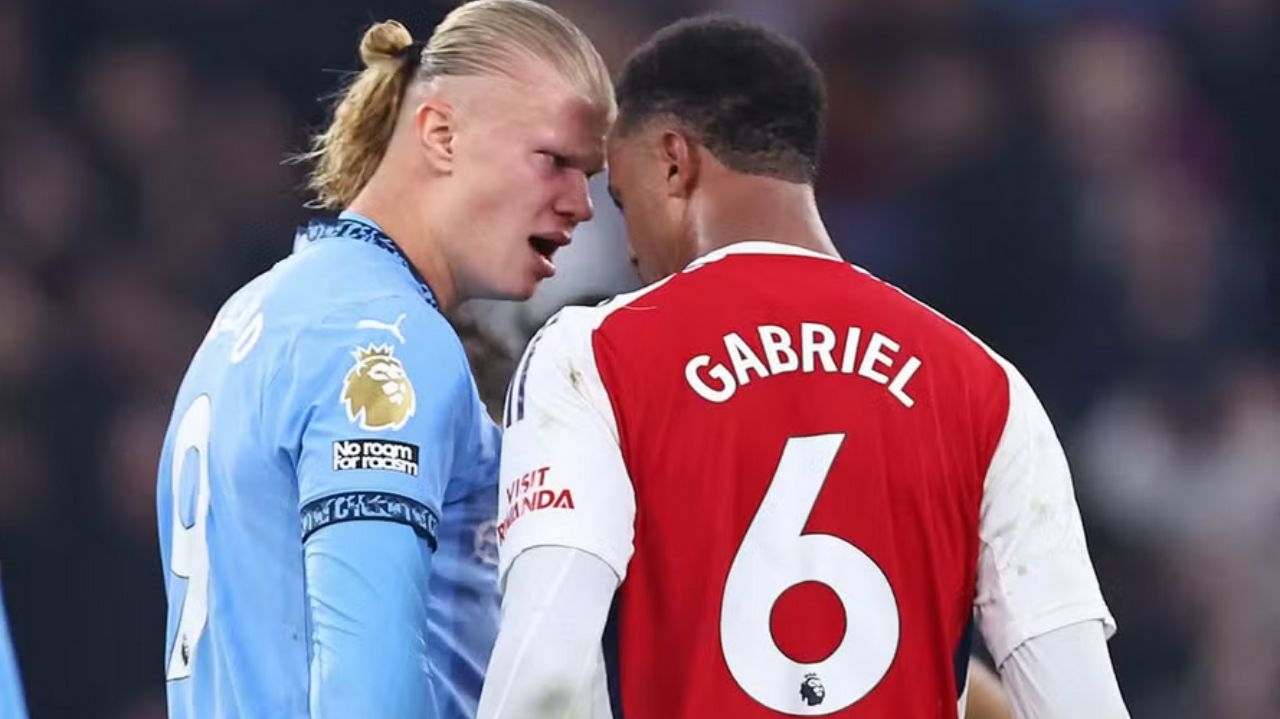 Haaland escapa do cartão vermelho após bolada em Gabriel Magalhães