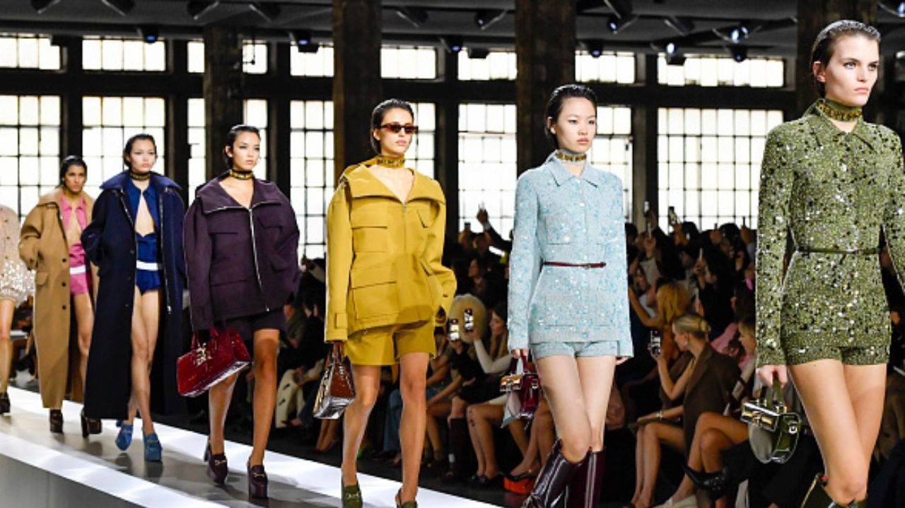 Veja como se inspirar nas passarelas de Milão e atualizar seu guarda-roupa