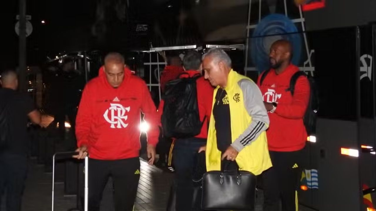 Flamengo desembarca em Montevidéu para jogo mais importante da temporada