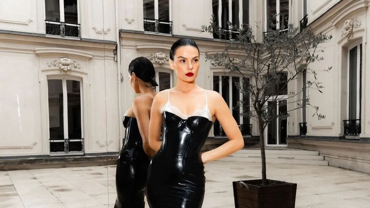 Isis Valverde brilha na estreia de Luis de Javier com vestido deslumbrante