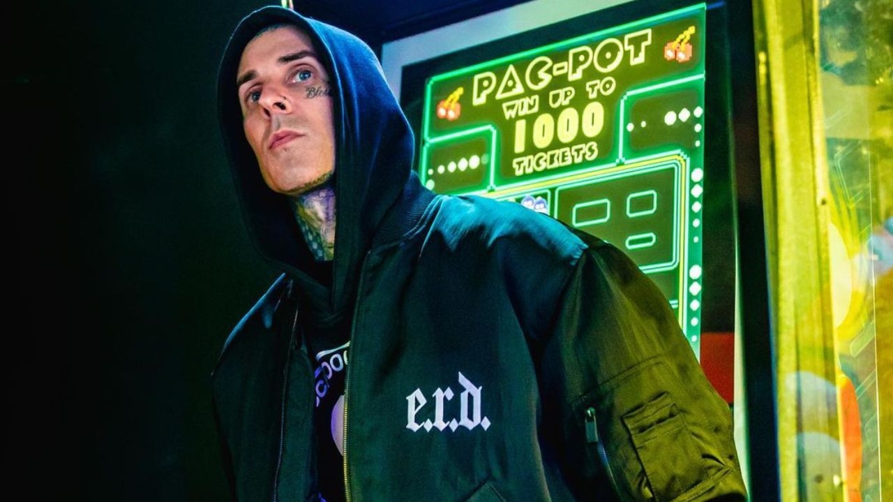 Travis Barker afirma que decidiu parar de viajar de avião após tragédia aérea de Vinhedo