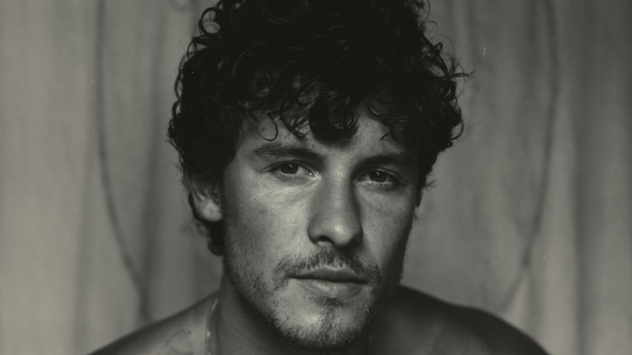 Shawn Mendes tira foto com fãs brasileiros em Caldas Novas