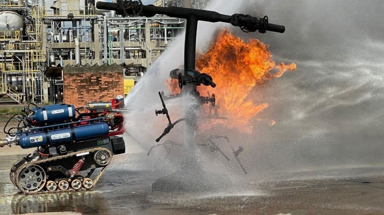 Ambipar apresenta robô que pode ajudar no combate às queimadas