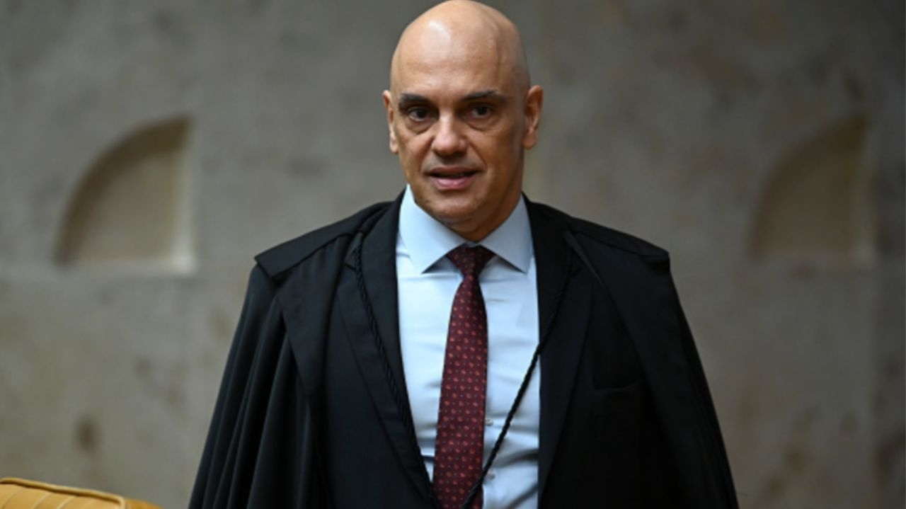 Alexandre de Moraes afirma que X continuará bloqueada até todos acertos judiciais serem feitos