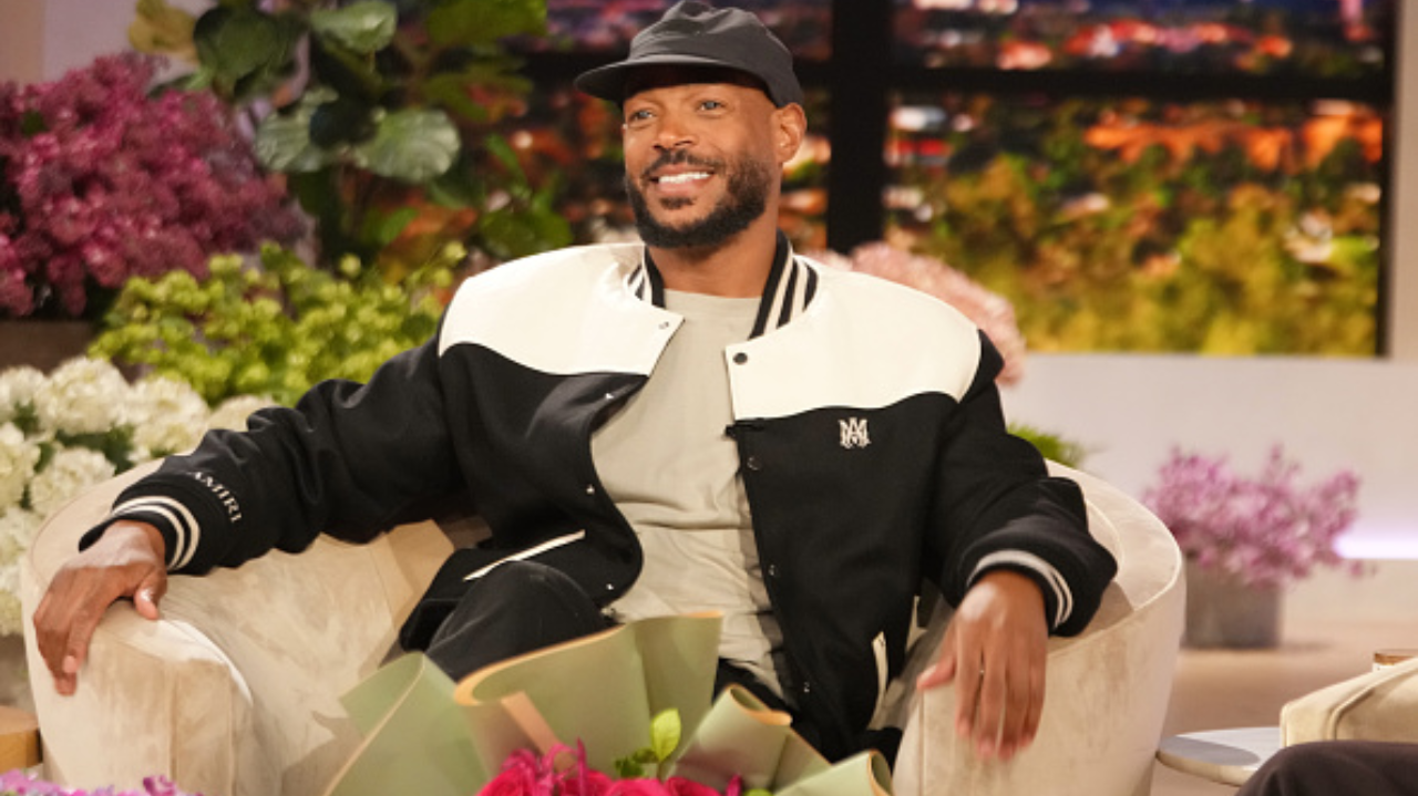 Marlon Wayans vive romance com cantora brasileira