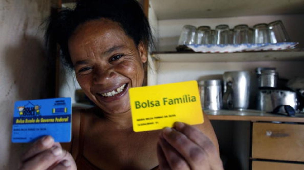 Bolsa Família: governo pode suspender o benefício por uso indevido de jogos on-line