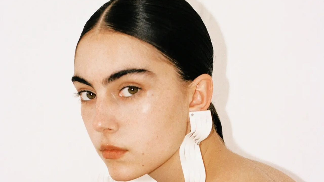 Brasileira que trabalhava na agricultura rouba a cena na semana de moda de Paris