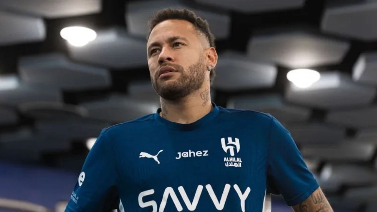 Após 1 ano afastado, Neymar Jr volta aos gramados em treino do Al-Hilal