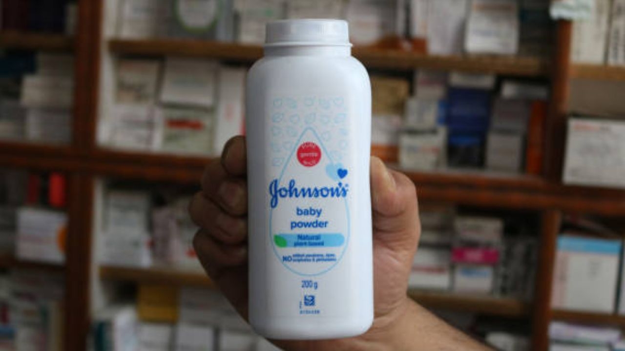 Johnson & Johnson pede falência para dar fim a ações judiciais que acusam talco de câncer