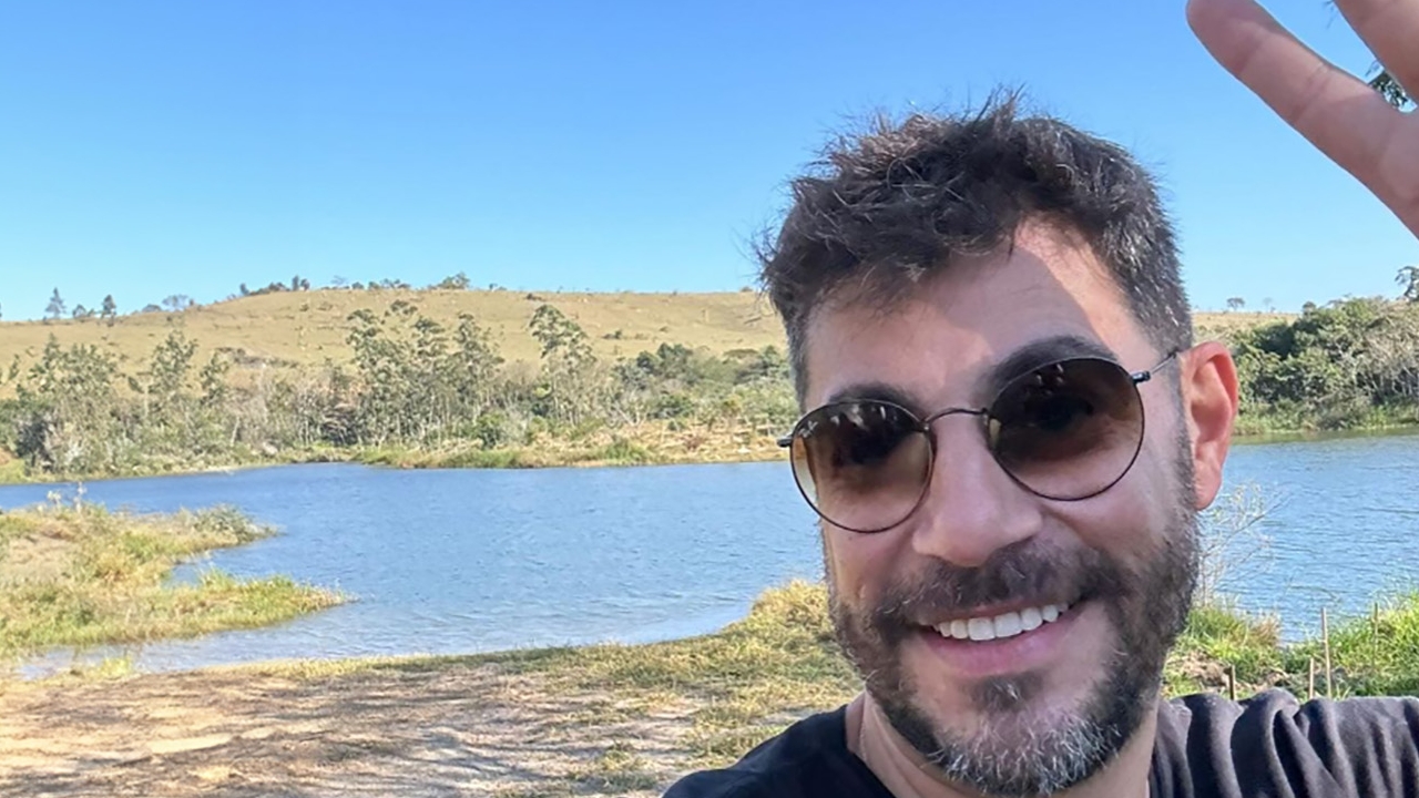 “Me sinto definhando”, desabafa Evaristo Costa sobre doença