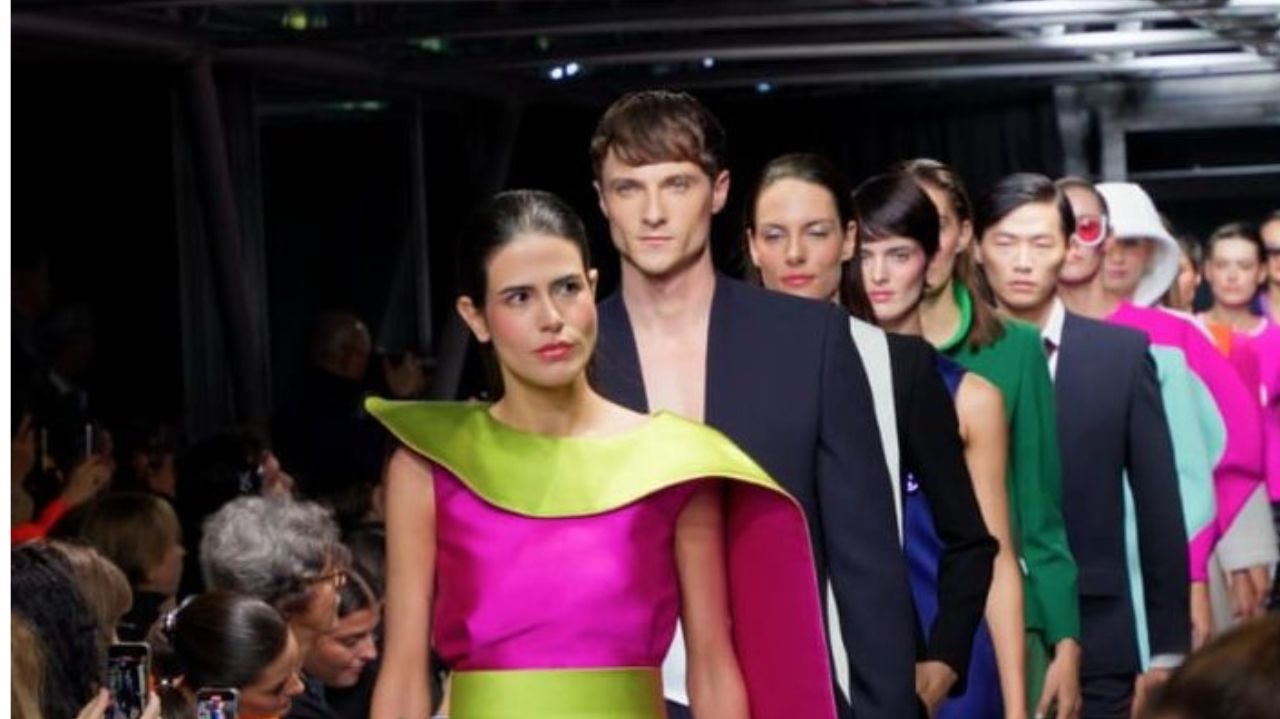 Anttónia faz sua estreia nas passarelas da Pierre Cardin