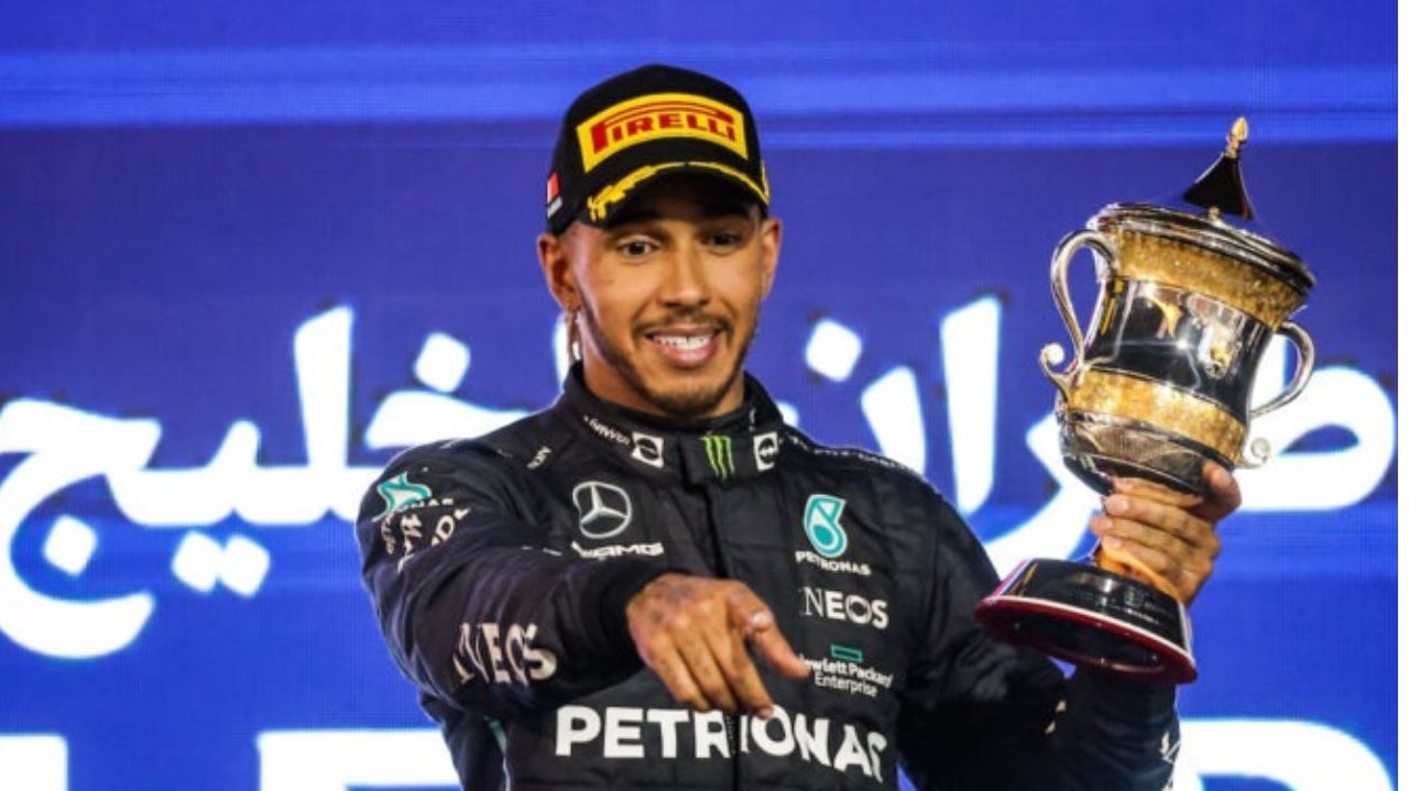 Lewis Hamilton é contratado pela Ferrari e conta reação de colegas