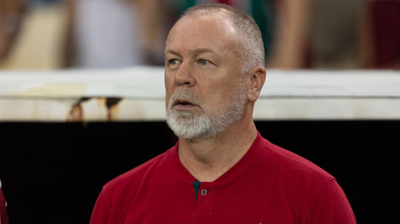 Mario Bittencourt defende a permanência de Mano Menezes no time