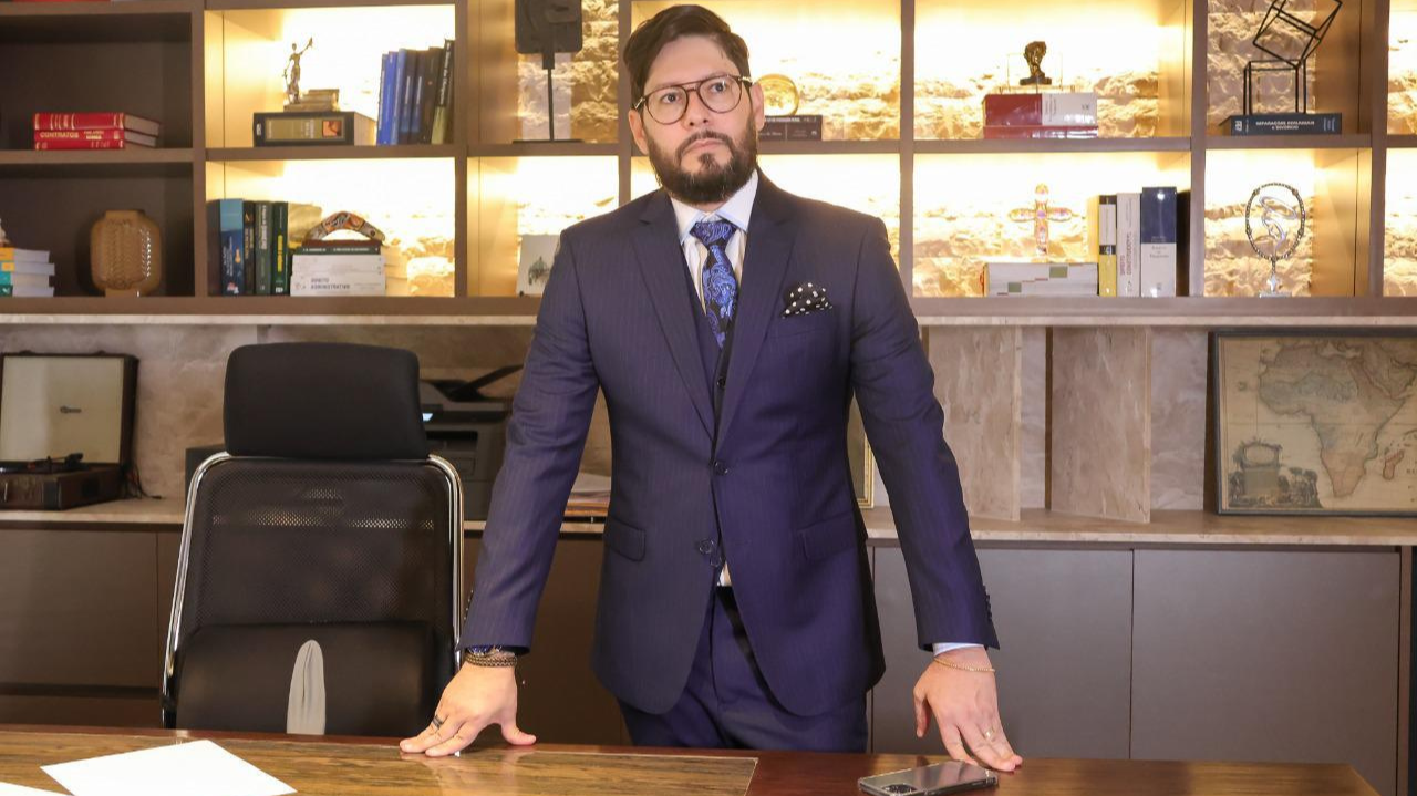 Dr. Maciel de Carvalho: O advogado que revoluciona o atendimento tributário e bancário no Brasil