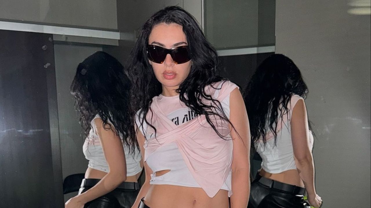 Charli xcx revela nomes que farão parte do álbum de remixes “Brat”