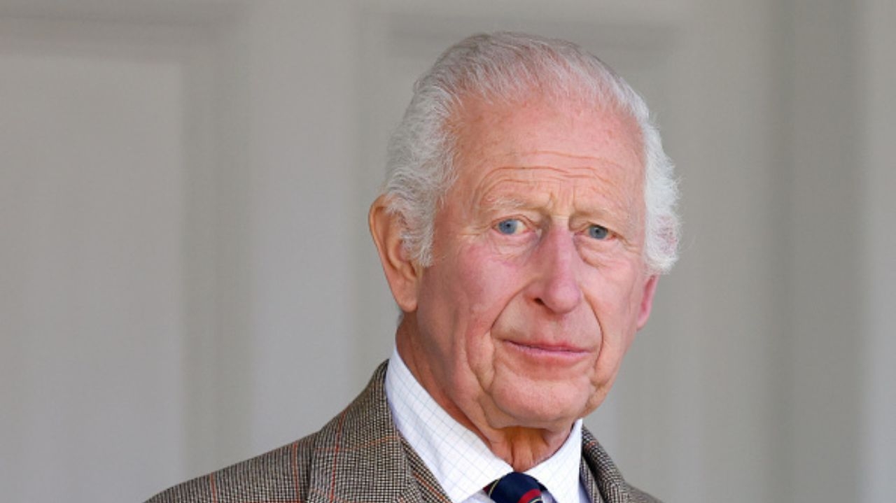 Rei Charles III faz pausa em tratamento contra o câncer