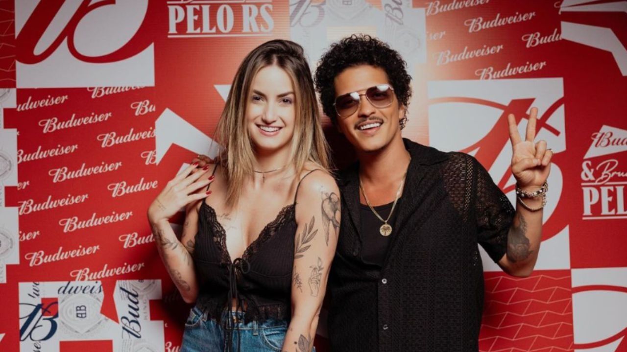 Mari Palma reage ao encontro e conta que Bruno Mars a chamou para dançar