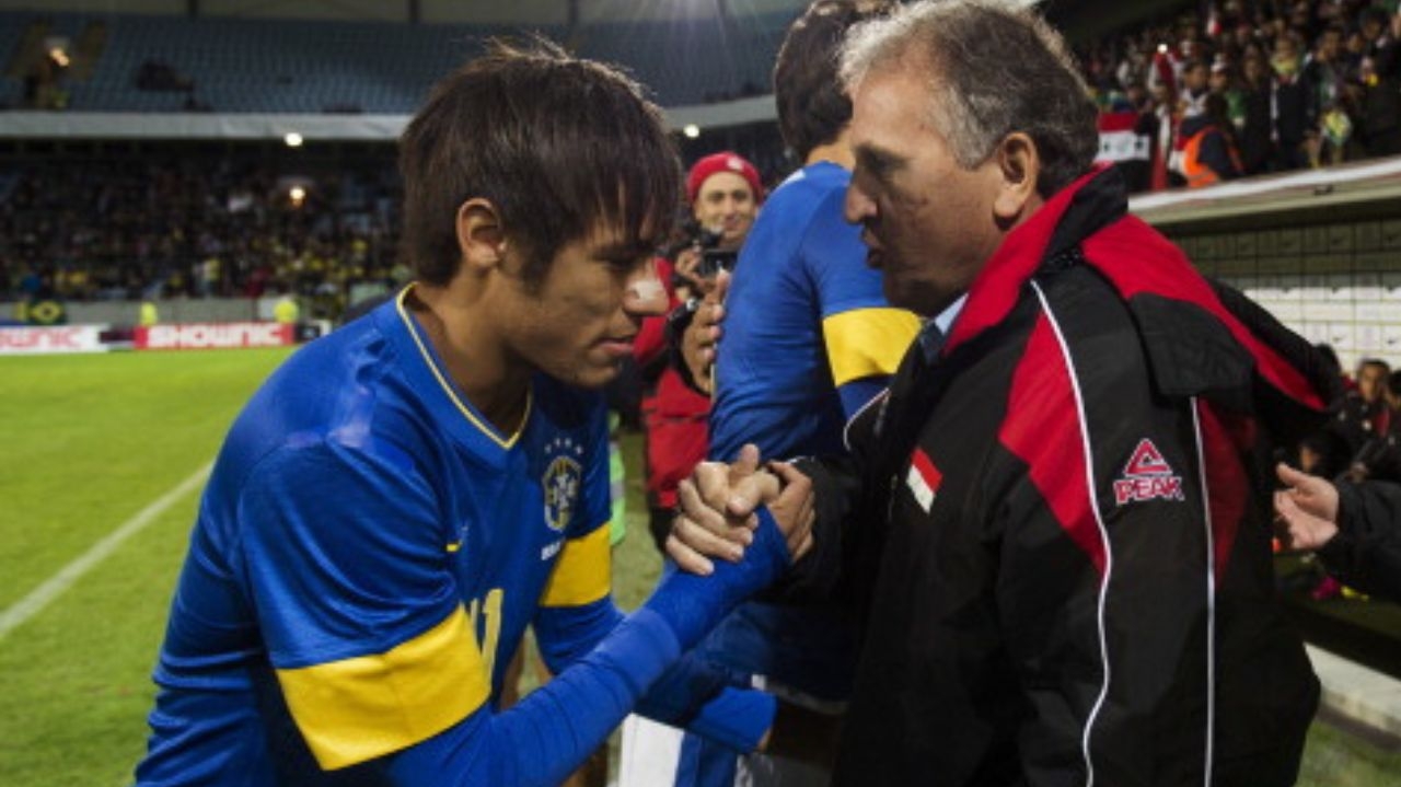 Zico almeja ver Neymar no Flamengo e projeta sucesso para o brasileiro