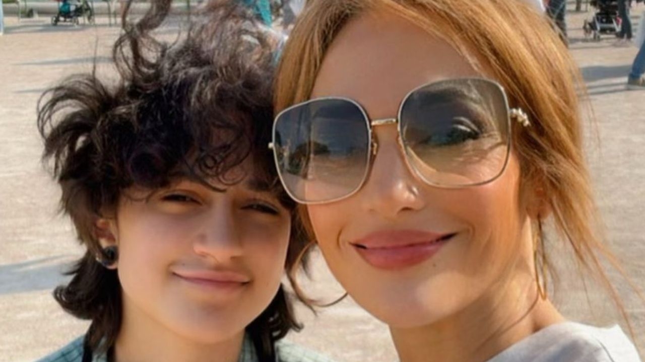 Emme Muñiz, filhe de Jennifer Lopez, começa a fazer aulas de direção