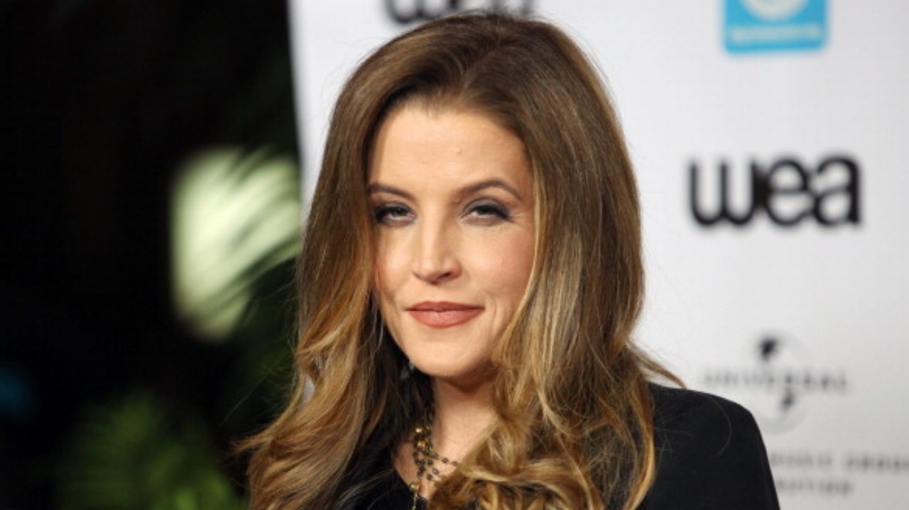 Filha de Elvis Presley manteve o corpo do filho em casa mesmo após a sua morte