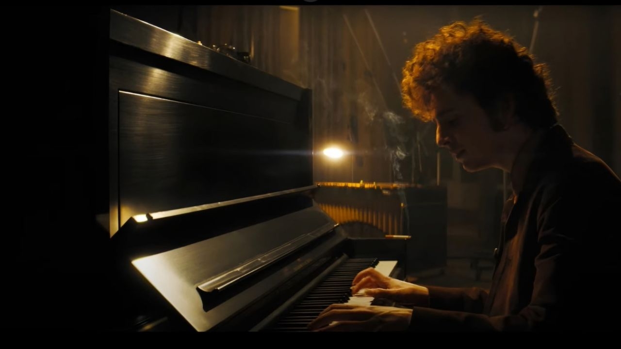 Filme “Um Completo Desconhecido” ganha novo trailer