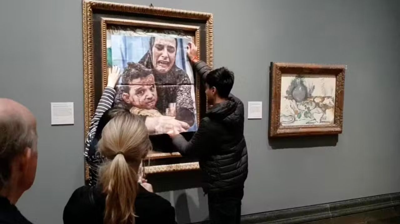 Ativistas utilizam obra de Pablo Picasso em protesto na National Gallery, em Londres