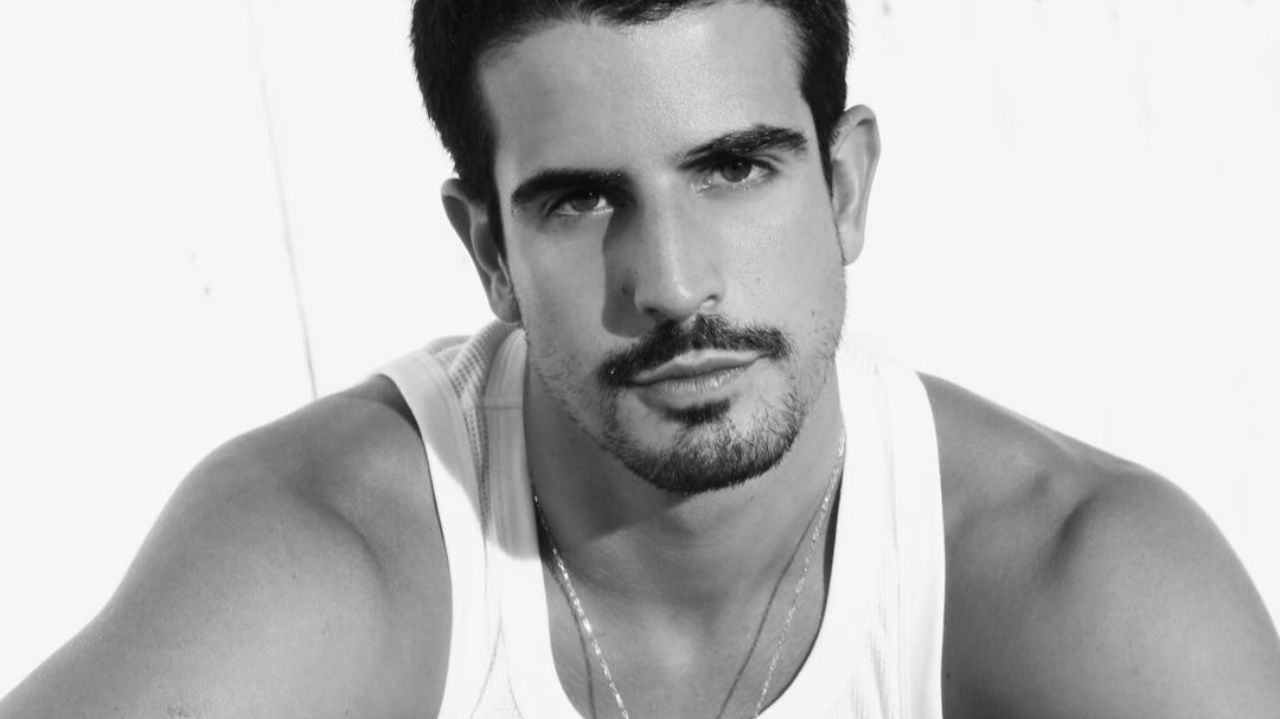 Enzo Celulari explica o motivo de estar usando um colar cervical