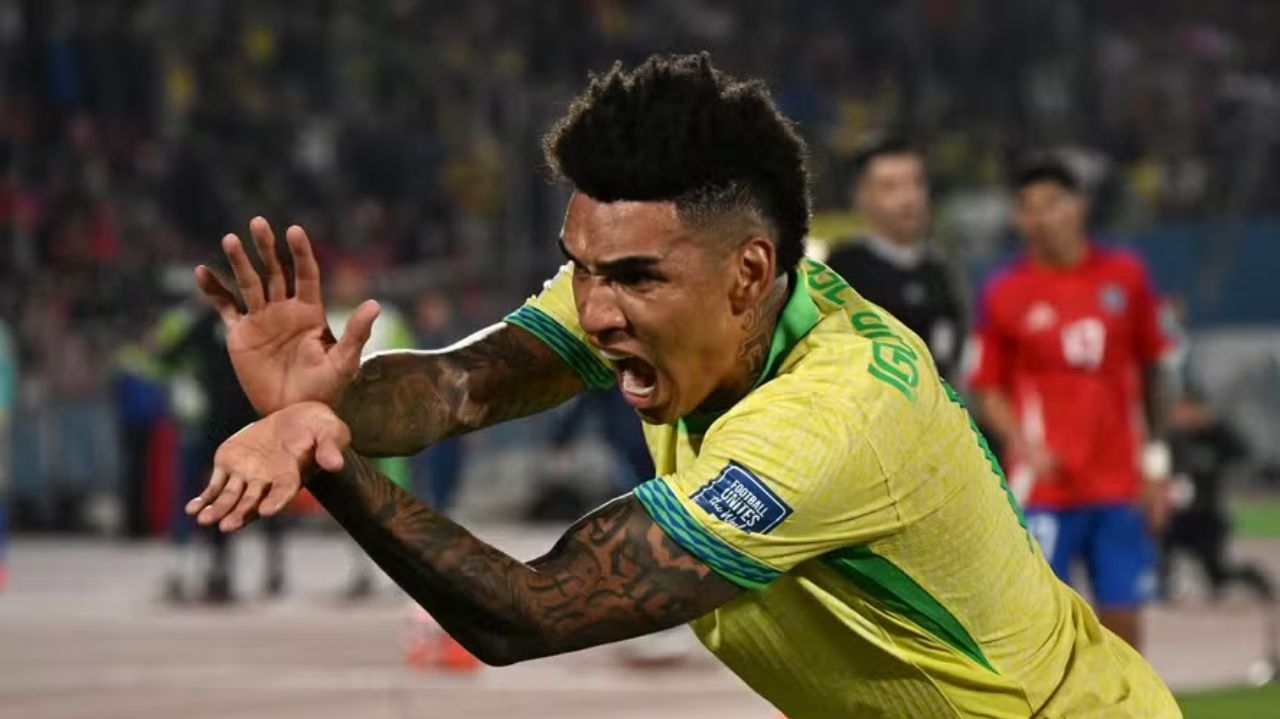 Igor Jesus marca gol na estreia pela Seleção Brasileira e se iguala a ídolos