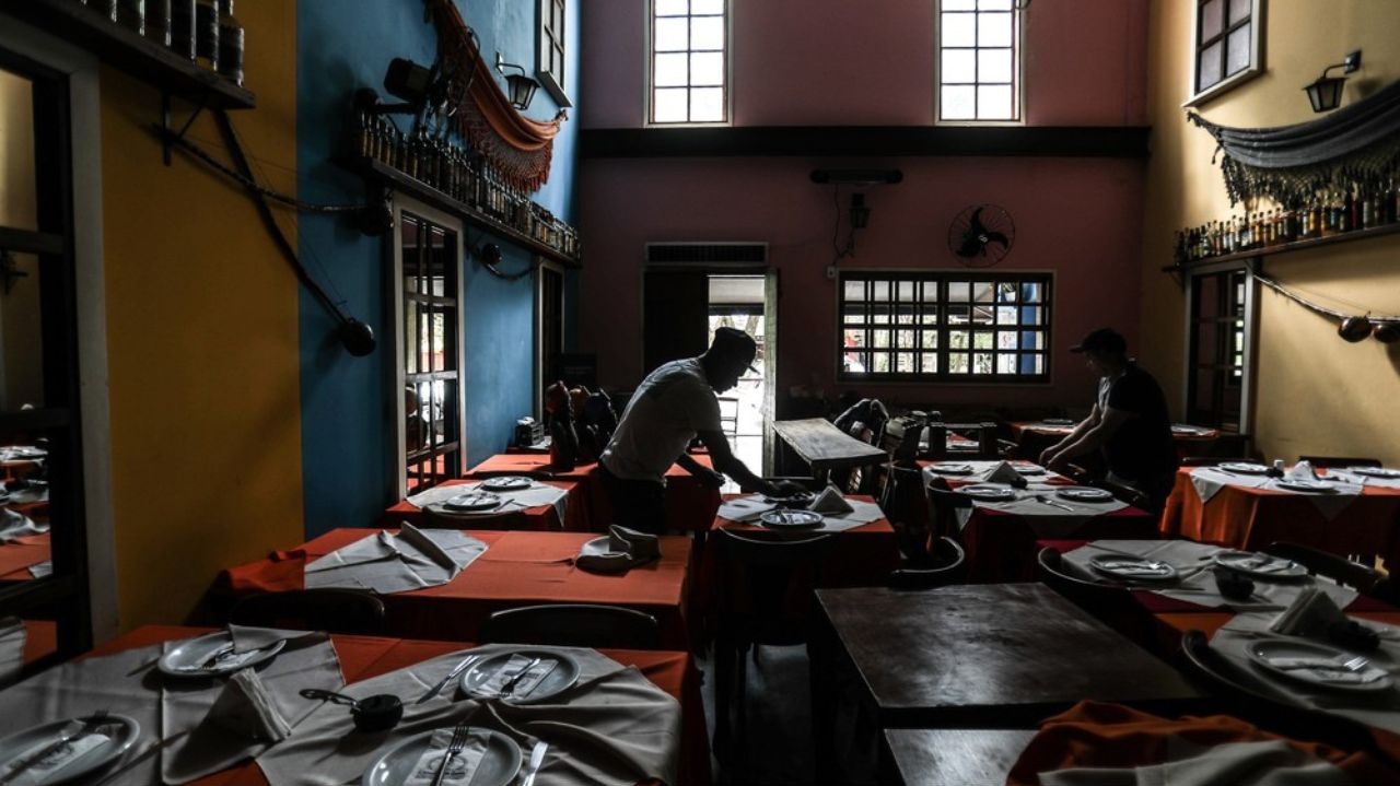 Temporal deixa 338 mil imóveis sem energia na Grande SP, diz Enel