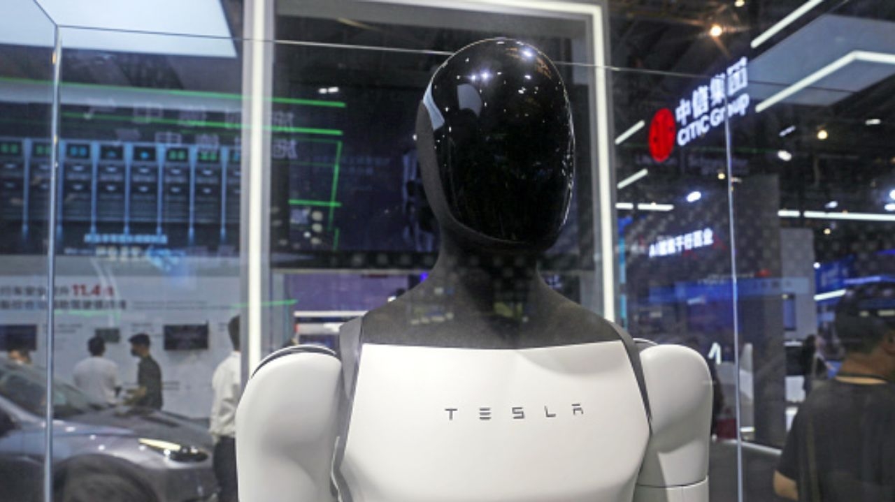 Musk revela avanços do robô Optimus no evento “We Robot” na Califórnia