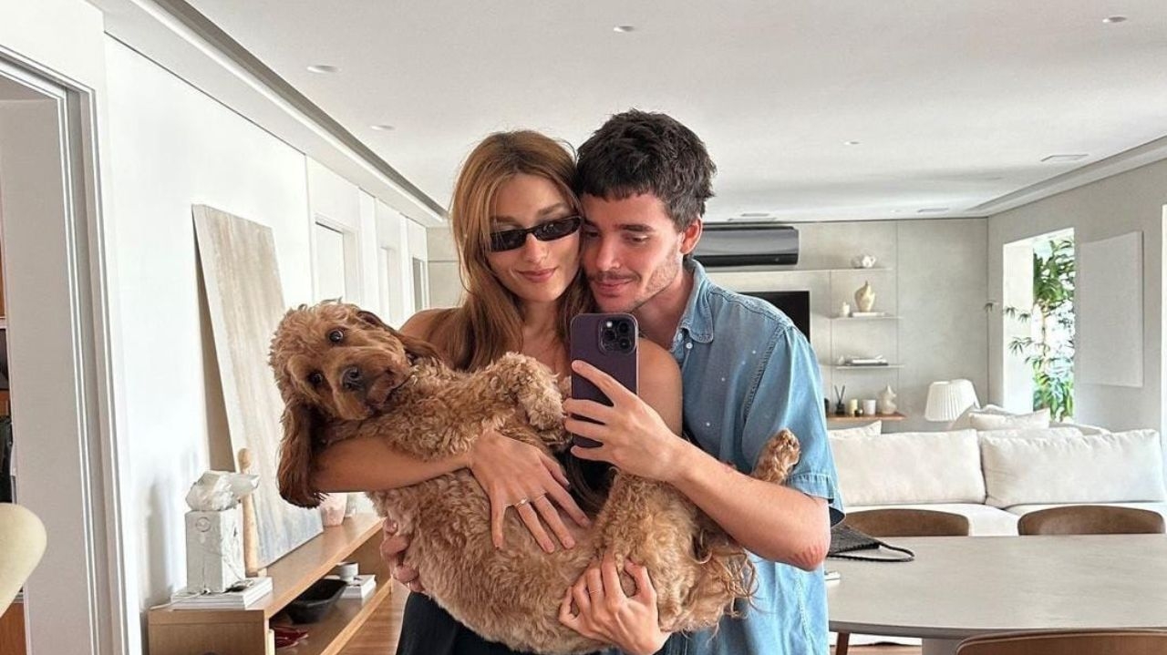 Sasha Meneghel e João Figueiredo brilham no SPFW com look combinando