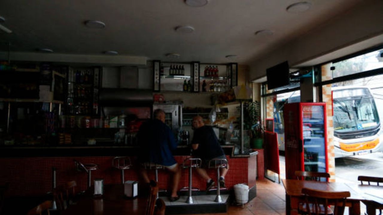 Chuva causa queda de energia em mais de 30 mil imóveis na Grande São Paulo