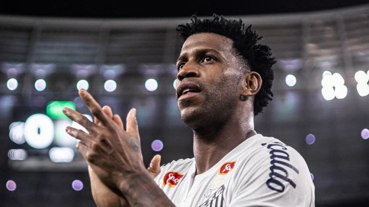 Zagueiro Gil entra com ação judicial contra o Corinthians e pede valor milionário