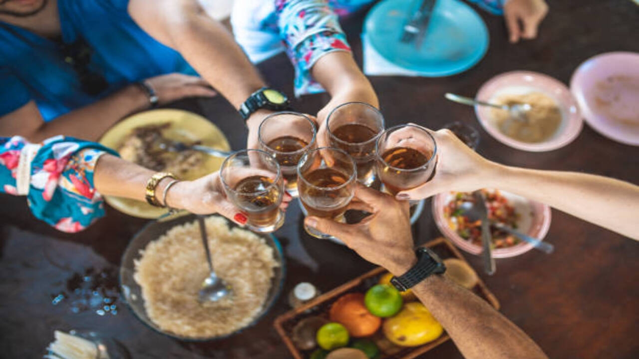 Brasileiros devem gastar R$ 1 trilhão com comidas e bebidas em 2024, aponta estudo