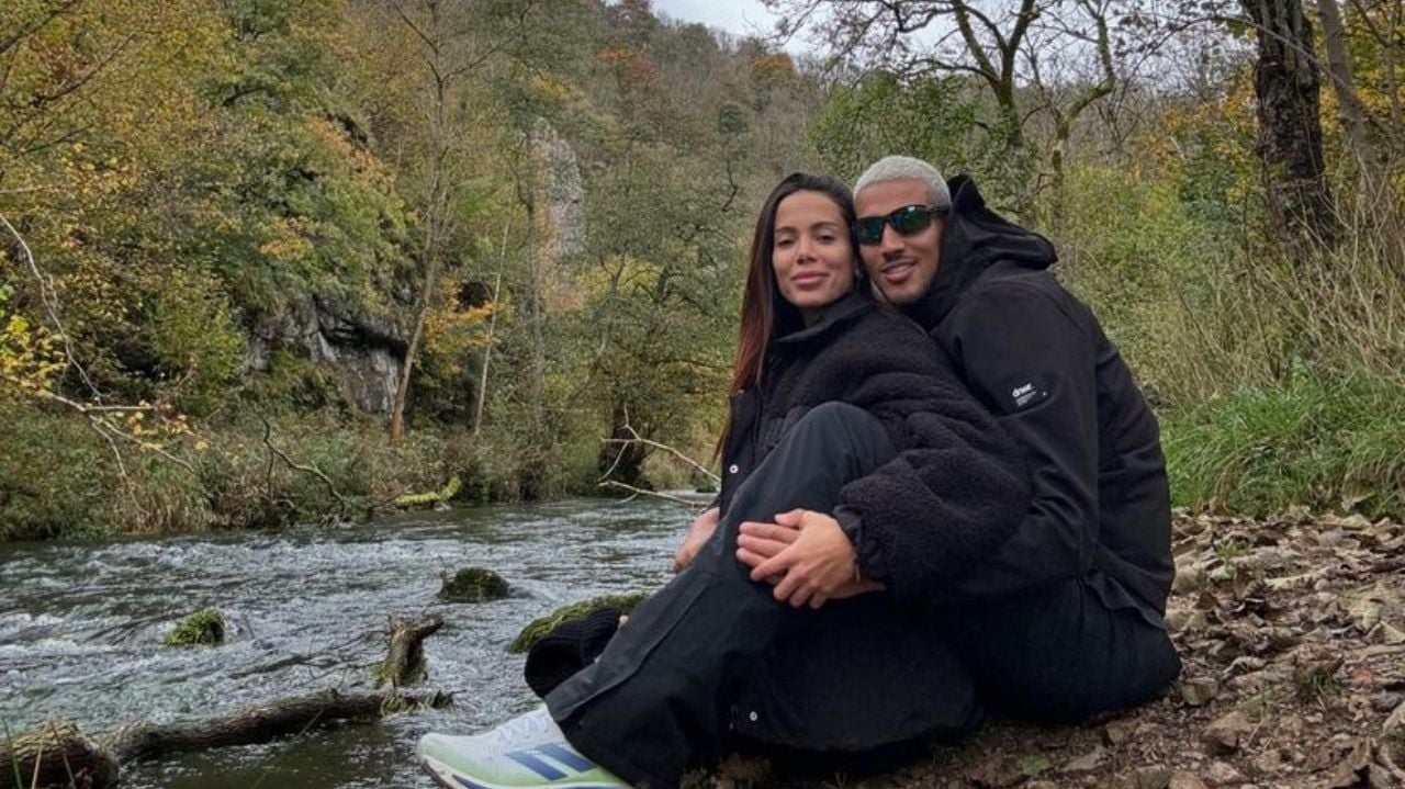 Anitta exibe novo álbum de fotos com novo namorado