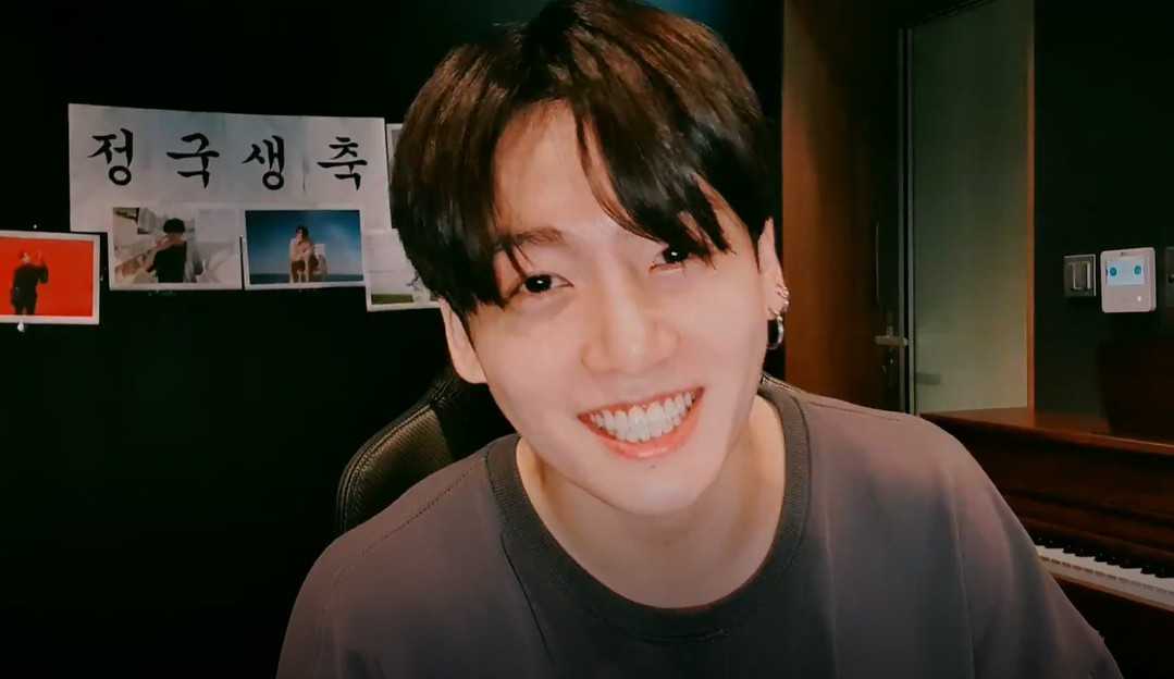 Jungkook, do BTS, comemora aniversário com música para fãs em live e bate recorde de views