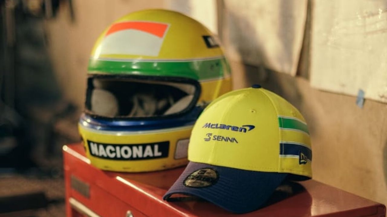 New Era apresenta coleção em parceria com McLaren em tributo a Ayrton Senna