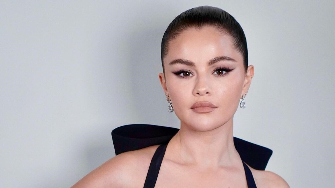Selena Gomez comete gafe e cita nome de P. Diddy em discurso