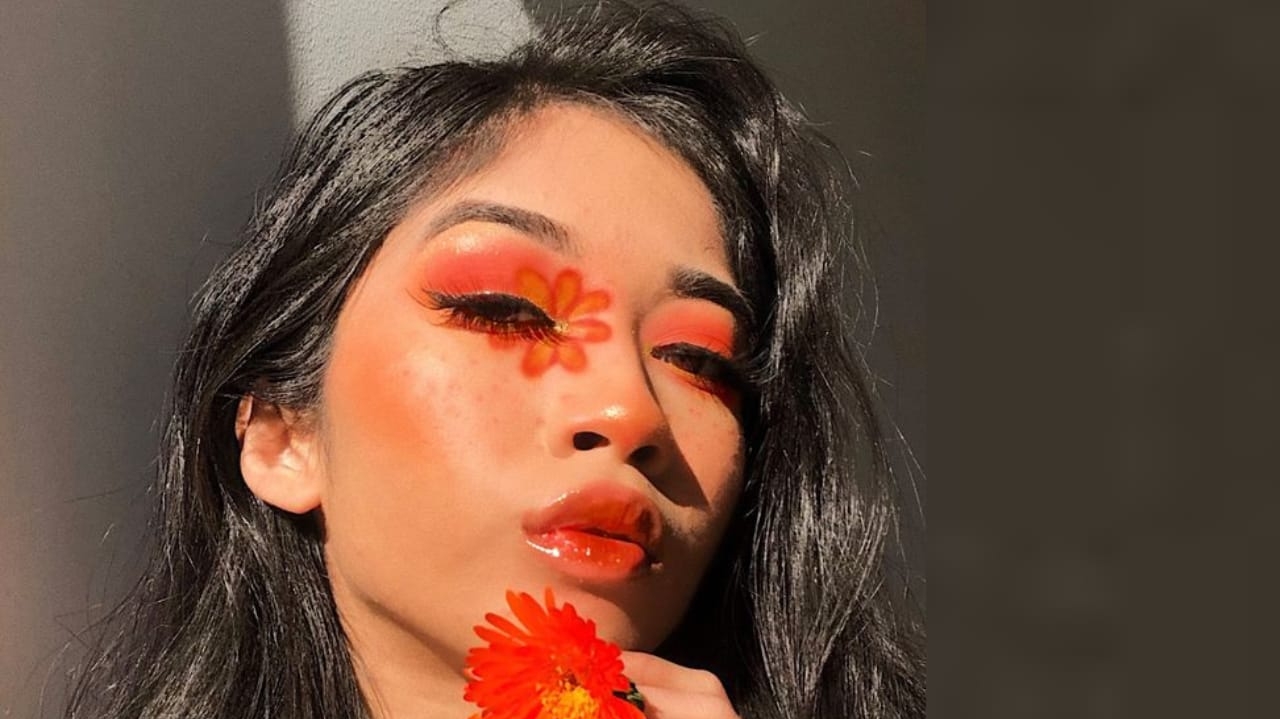 Nova tendência; sobrancelhas coloridas e blushes em tons chamativos despertam interesse do público