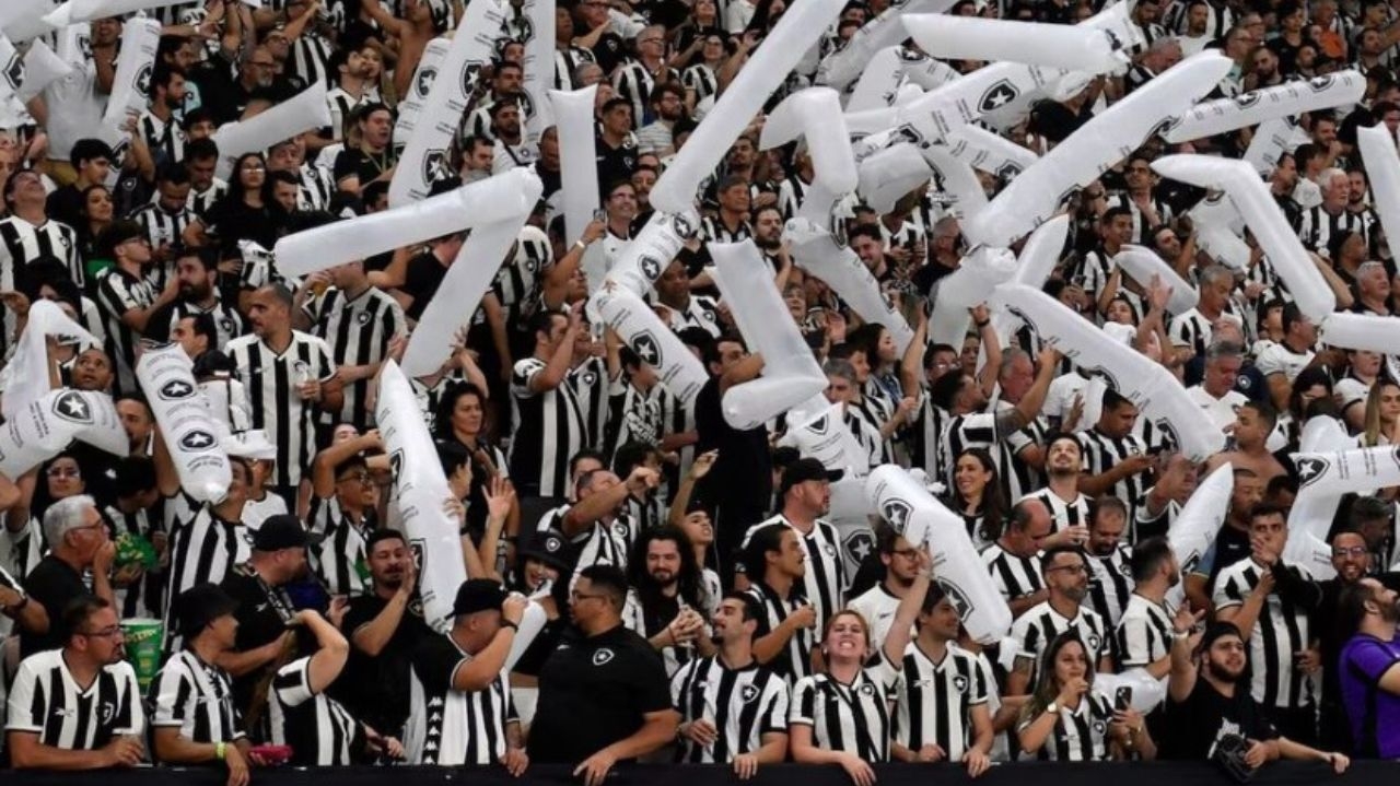 Torcedores botafoguenses relatam clima de hostilidade na chegada ao Uruguai