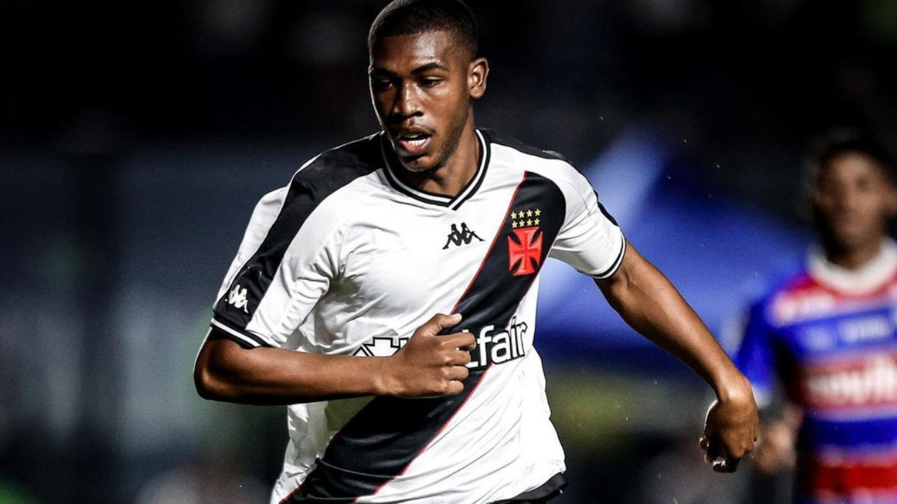 John Textor negocia chegada de Rayan para o Lyon