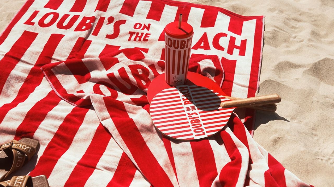 Christian Louboutin lança pop-up com temática praiana no Brasil