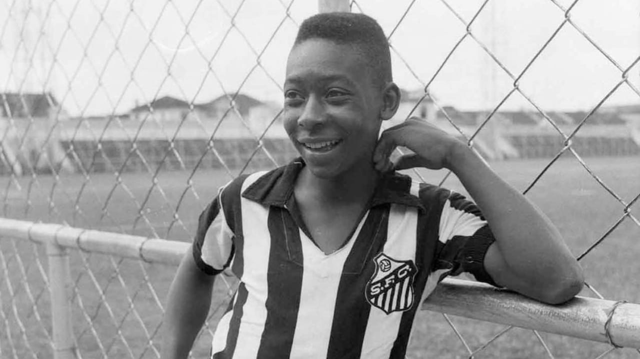 Autógrafo de Pelé é retirado da parede do CT do Santos