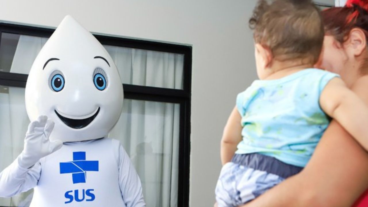 Vacina oral contra poliomielite é substituída para dose injetável a partir de segunda-feira