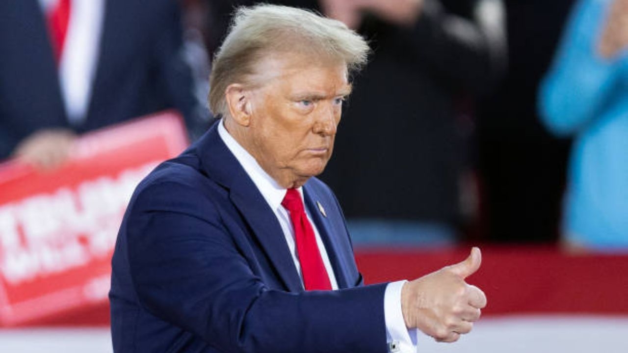 Campanha de Donald Trump não tem um centavo dele, porém, movimenta fortunas