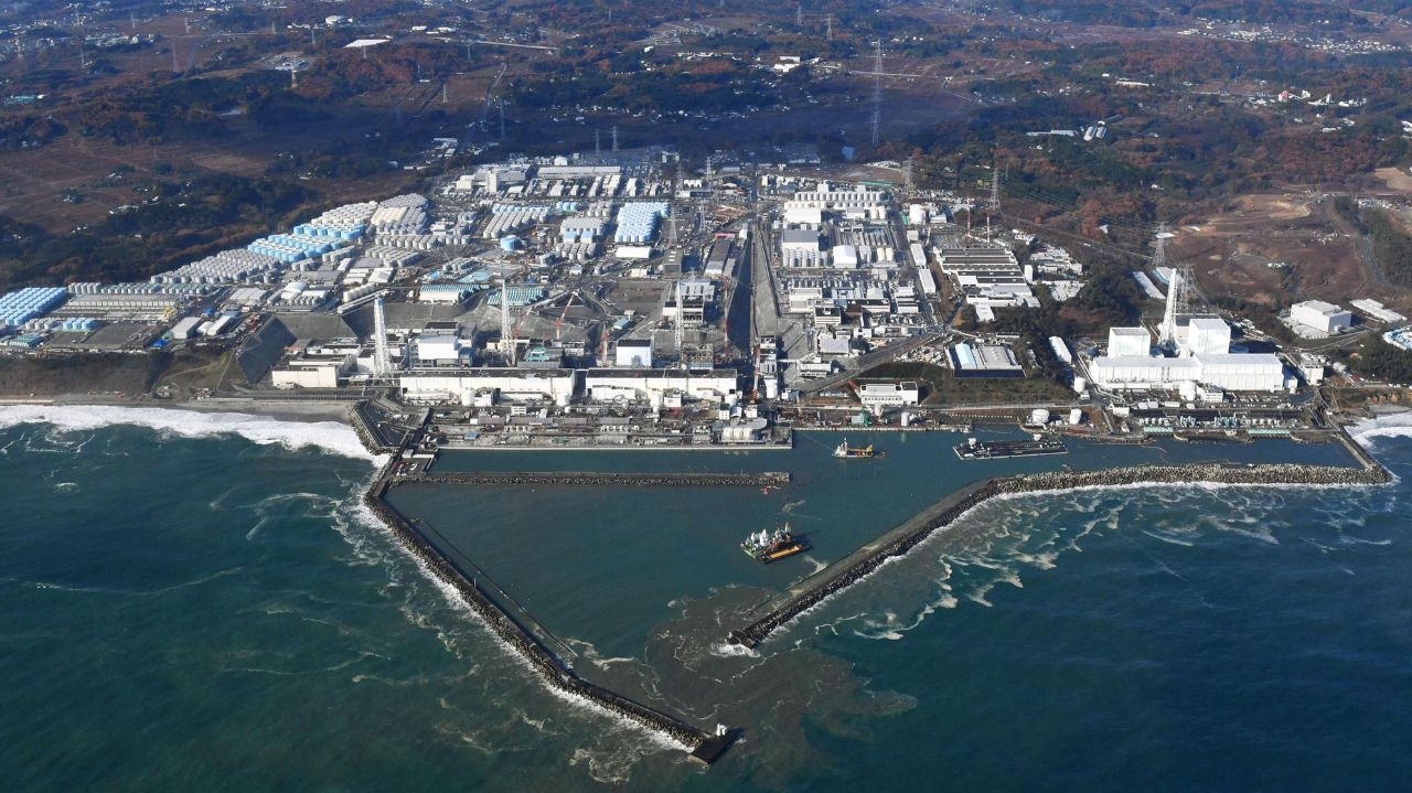 Robô coleta primeiro rejeito de combustível em usina de Fukushima, local de desastre em 2011