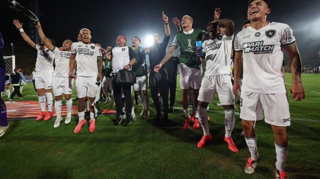 Botafogo enfrenta o Vasco, que trouxe prejuízos para o time carioca