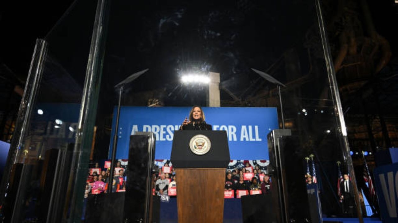 Katy Perry apoia Kamala Harris em comício eleitoral na Pensilvânia