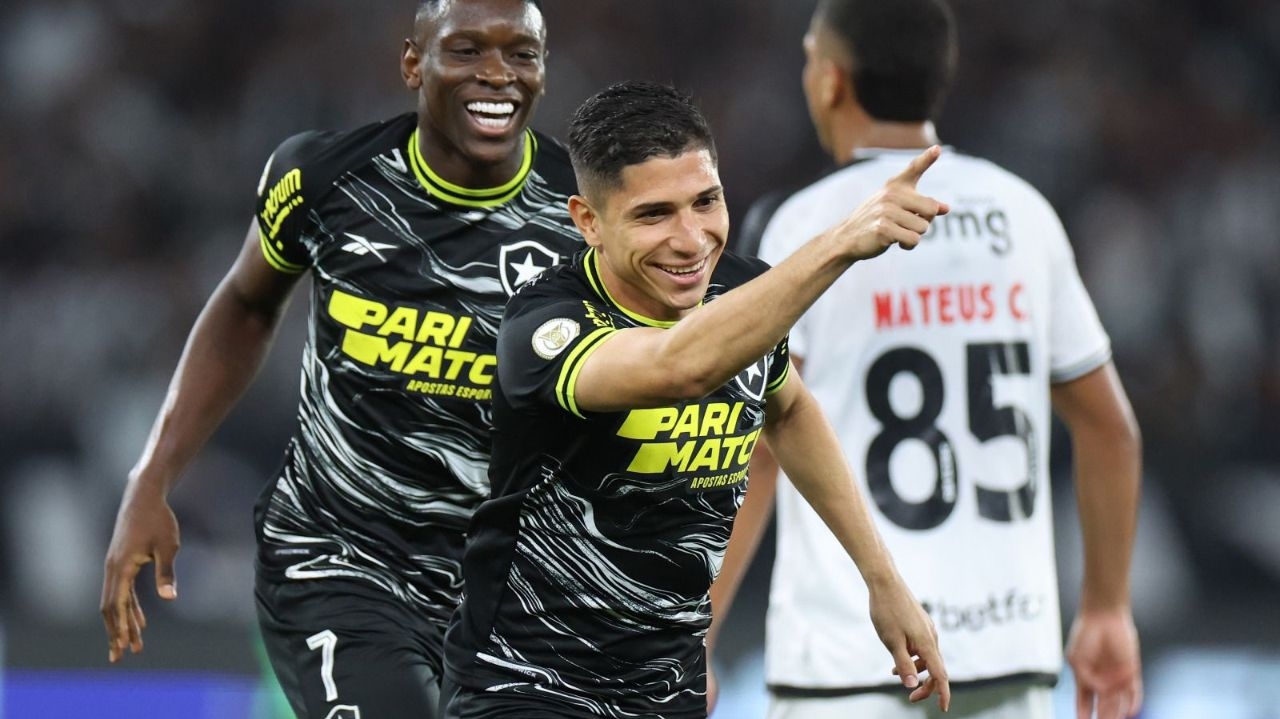 Botafogo vence Vasco e abre seis pontos na liderança da tabela